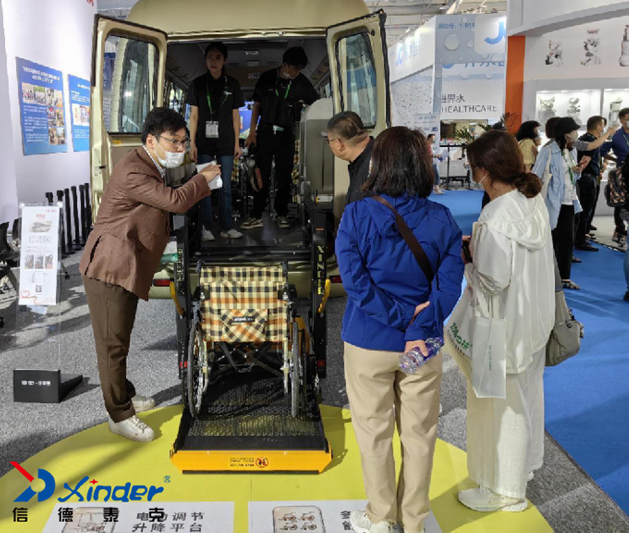 丰田柯斯达安装WL-D系列轮椅升降机22.png.jpg