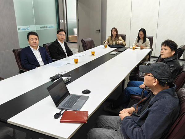 常州市薛家镇领导莅临信德泰克电器参观指导